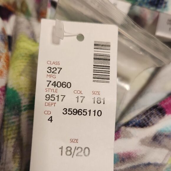 Avenue watercolor button down 3/4 sleeves shirt - Picture 11 of 11